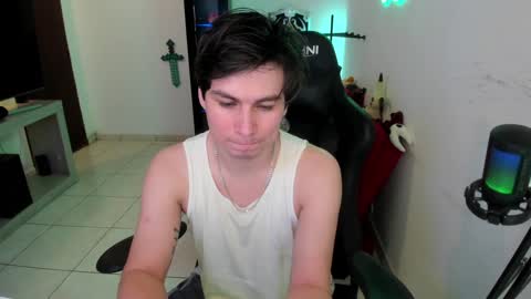 Snapshot of kevin873s chatting on 12/20/24, 11:58 Kevin online show from 12/20/24, 11:58