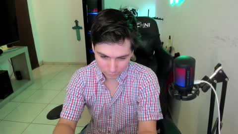 Snapshot of kevin873s chatting on 12/25/24, 11:53 Kevin online show from 12/25/24, 11:53