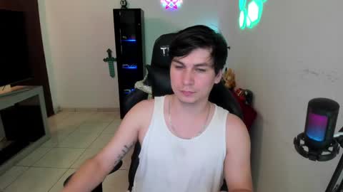 Snapshot of kevin873s chatting on 02/11/25, 11:54 Kevin online show from 02/11/25, 11:54