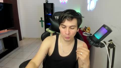 Snapshot of kevin873s chatting on 03/05/25, 12:05 Kevin online show from 03/05/25, 12:05