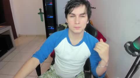 Snapshot of kevin873s chatting on 10/21/25, 11:27 Kevin online show from 10/21/25, 11:27