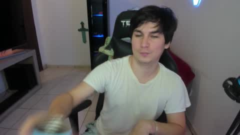 Snapshot of kevin873s chatting on 10/29/25, 11:39 Kevin online show from 10/29/25, 11:39