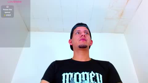 Snapshot of kevin__max_ chatting on 09/22/25, 07:16 Kev online show from 09/22/25, 07:16