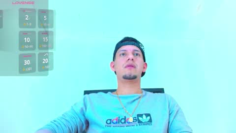 Snapshot of kevin__max_ chatting on 10/10/25, 07:35 Kev online show from 10/10/25, 07:35