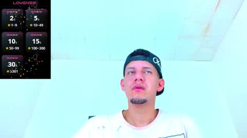 Snapshot of kevin__max_ chatting on 10/26/25, 01:17 Kev online show from 10/26/25, 01:17