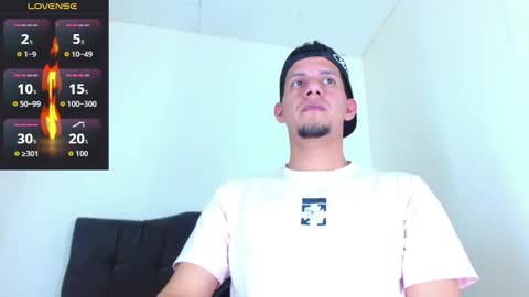 Snapshot of kevin__max_ chatting on 11/17/25, 07:19 Kev online show from 11/17/25, 07:19