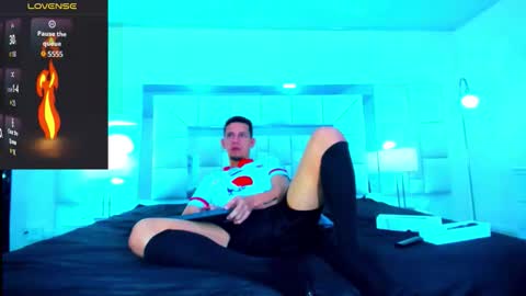 Snapshot of kevin__max_ chatting on 11/30/25, 11:25 Kev online show from 11/30/25, 11:25