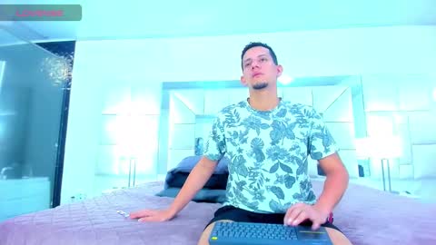 Snapshot of kevin__max_ chatting on 12/04/25, 11:08 Kev online show from 12/04/25, 11:08