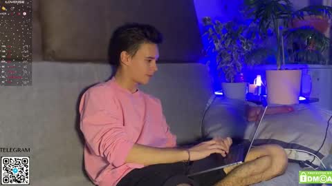 Snapshot of kevin_doo chatting on 10/28/25, 05:44 Fansly  Kevin T online show from 10/28/25, 05:44