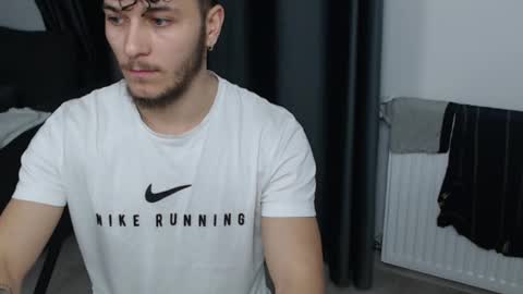 Snapshot of kevin_hot226 chatting on 03/05/25, 08:32 Kevin69 online show from 03/05/25, 08:32