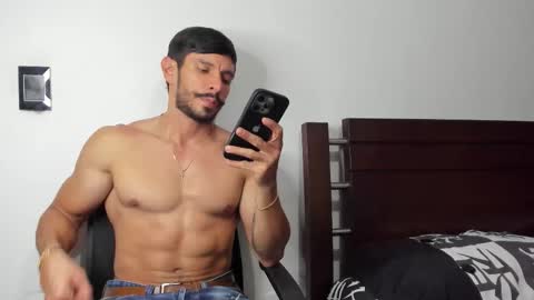 kevin_malone22 online show from 12/22/25, 09:56