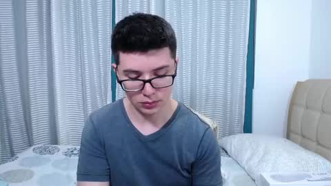 Snapshot of kevinhunts chatting on 01/29/25, 01:27 Kevin online show from 01/29/25, 01:27