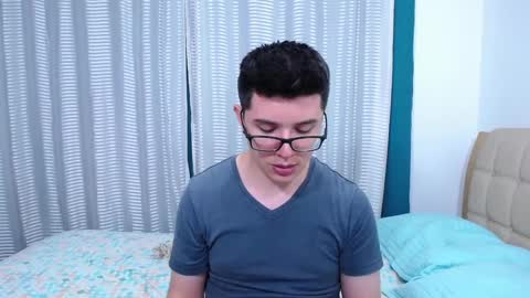 Snapshot of kevinhunts chatting on 02/19/25, 04:55 Kevin online show from 02/19/25, 04:55