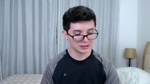 Snapshot of kevinhunts chatting on 09/09/25, 01:27 Kevin online show from 09/09/25, 01:27