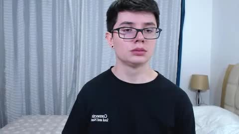 Snapshot of kevinhunts chatting on 09/13/25, 12:43 Kevin online show from 09/13/25, 12:43