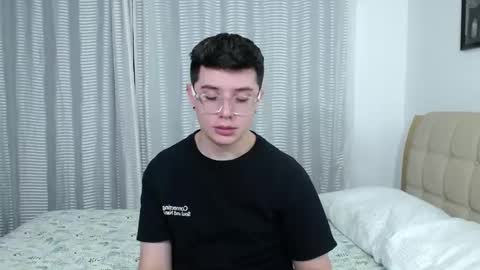 Snapshot of kevinhunts chatting on 09/30/25, 01:54 Kevin online show from 09/30/25, 01:54