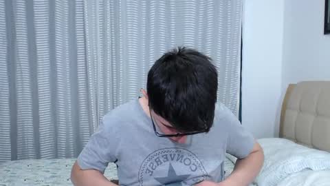 Snapshot of kevinhunts chatting on 09/30/25, 10:59 Kevin online show from 09/30/25, 10:59