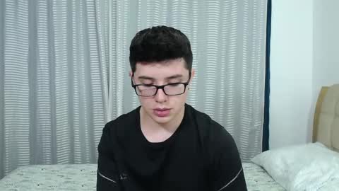 Snapshot of kevinhunts chatting on 10/01/25, 09:32 Kevin online show from 10/01/25, 09:32