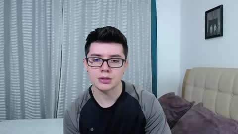 Snapshot of kevinhunts chatting on 10/05/25, 10:07 Kevin online show from 10/05/25, 10:07