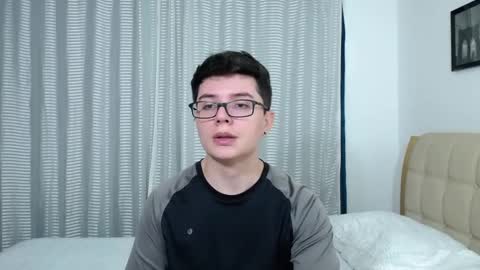 Snapshot of kevinhunts chatting on 10/10/25, 12:42 Kevin online show from 10/10/25, 12:42