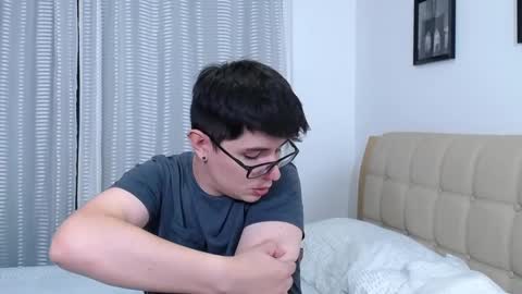 Snapshot of kevinhunts chatting on 10/11/25, 02:44 Kevin online show from 10/11/25, 02:44