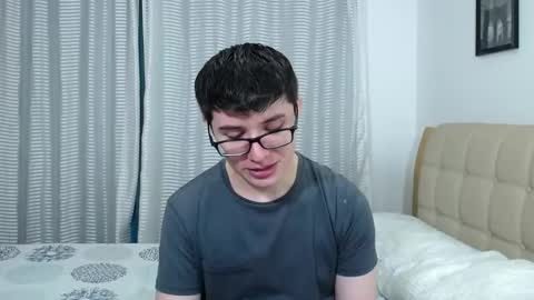 Snapshot of kevinhunts chatting on 10/16/25, 12:44 Kevin online show from 10/16/25, 12:44