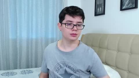 Snapshot of kevinhunts chatting on 10/17/25, 03:25 Kevin online show from 10/17/25, 03:25