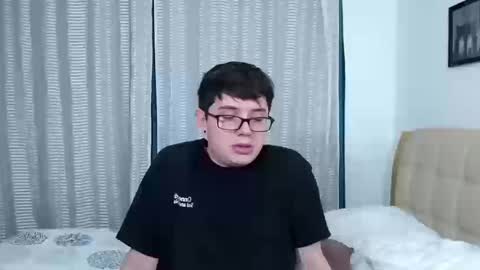 Snapshot of kevinhunts chatting on 10/18/25, 11:05 Kevin online show from 10/18/25, 11:05