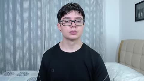 Snapshot of kevinhunts chatting on 10/20/25, 05:02 Kevin online show from 10/20/25, 05:02