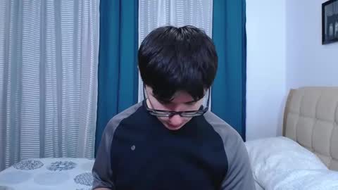 Snapshot of kevinhunts chatting on 10/22/25, 09:47 Kevin online show from 10/22/25, 09:47