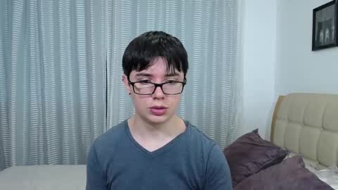 Snapshot of kevinhunts chatting on 10/27/25, 05:06 Kevin online show from 10/27/25, 05:06