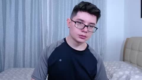 Snapshot of kevinhunts chatting on 11/24/25, 06:18 Kevin online show from 11/24/25, 06:18