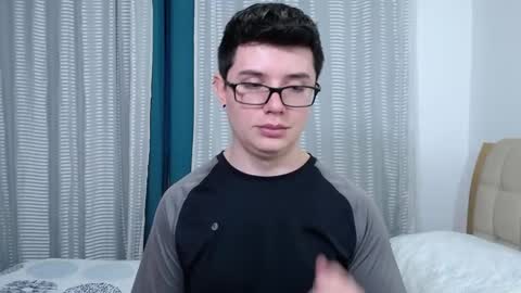 Snapshot of kevinhunts chatting on 12/16/25, 11:32 Kevin online show from 12/16/25, 11:32