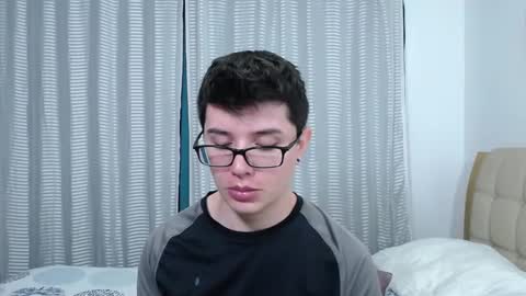 Snapshot of kevinhunts chatting on 12/17/25, 11:44 Kevin online show from 12/17/25, 11:44