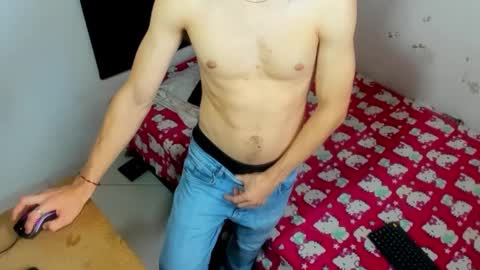 Snapshot of kevinkewma chatting on 09/29/25, 12:10 kevinkewma online show from 09/29/25, 12:10