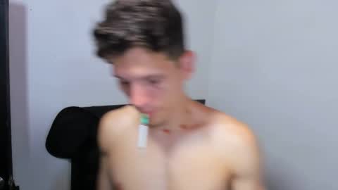 Snapshot of kevinkewma chatting on 12/15/25, 10:52 kevinkewma online show from 12/15/25, 10:52