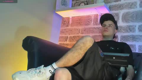 Snapshot of kevinn_blue chatting on 10/29/25, 11:17 Sexy Hot Kevin online show from 10/29/25, 11:17