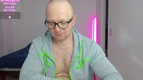 Snapshot of kevintyler69 chatting on 06/18/26, 04:02 Kevin online show from 06/18/26, 04:02