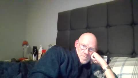 Snapshot of kevlooking4sez chatting on 11/29/25, 12:35 kevlooking4sez online show from 11/29/25, 12:35