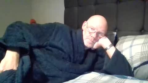 Snapshot of kevlooking4sez chatting on 12/14/25, 01:22 kevlooking4sez online show from 12/14/25, 01:22