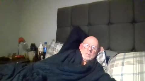 Snapshot of kevlooking4sez chatting on 12/19/25, 01:12 kevlooking4sez online show from 12/19/25, 01:12