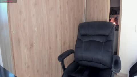 Laura online show from 04/06/26, 01:14