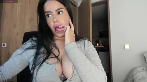 Laura online show from 04/28/26, 07:13