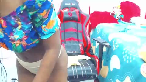 Sandy Saenz online show from 01/25/25, 01:52