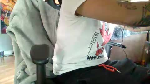 Snapshot of keyway1 chatting on 11/10/25, 09:25 keyway1 online show from 11/10/25, 09:25