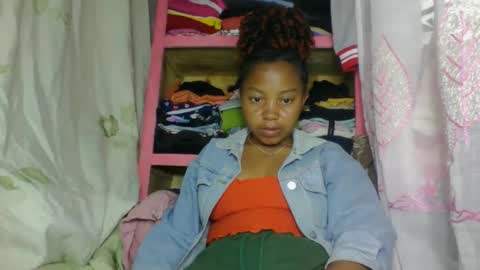 Snapshot of khaissa chatting on 05/01/26, 01:54 khaissa online show from 05/01/26, 01:54