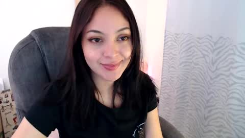 Snapshot of khal_girl chatting on 02/12/25, 02:35 Liss online show from 02/12/25, 02:35
