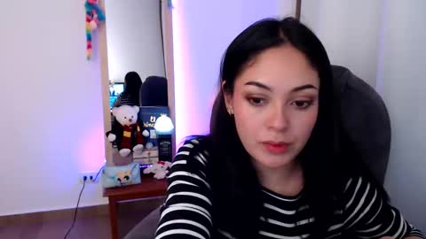 Snapshot of khal_girl chatting on 11/18/25, 02:06 Liss online show from 11/18/25, 02:06