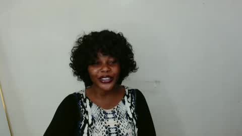 Snapshot of khaleesi7777777 chatting on 03/10/25, 02:05 Khaleesi online show from 03/10/25, 02:05