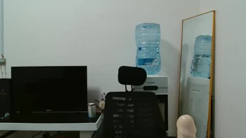 Snapshot of khaleesi7777777 chatting on 11/27/25, 06:15 Khaleesi online show from 11/27/25, 06:15